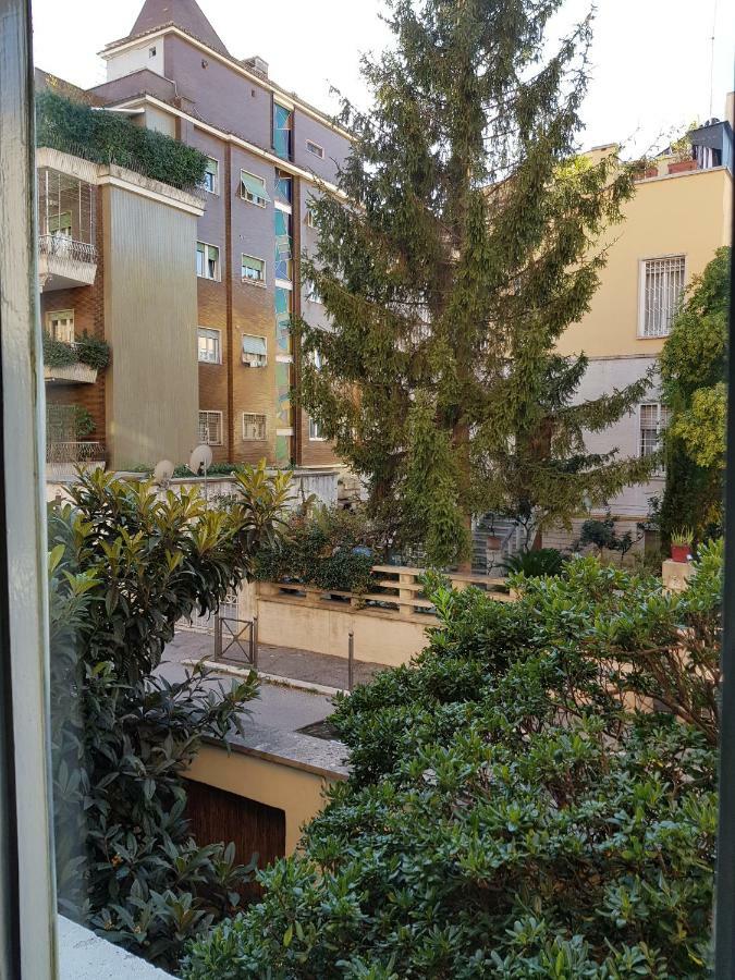Appartamento Luminoso Con Vista Su Villa Ada Rom Exteriör bild